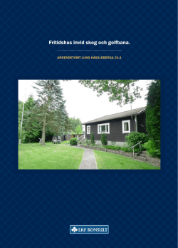 Fritidshus invid skog och golfbana.